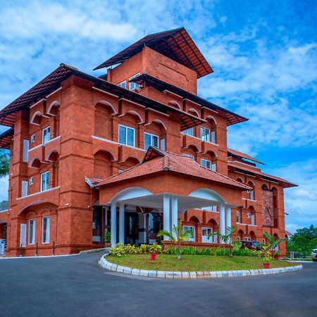Kumbanad Heritage Hotel Vennikulam Extérieur photo
