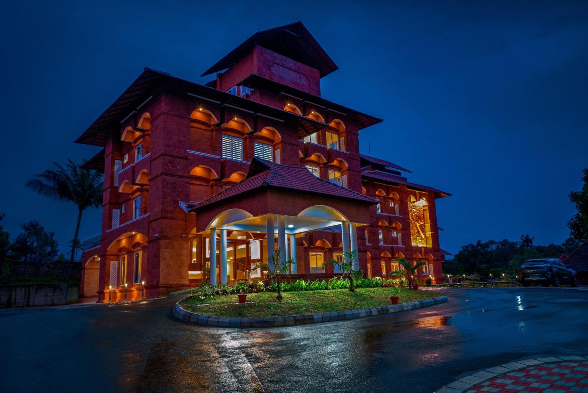 Kumbanad Heritage Hotel Vennikulam Extérieur photo